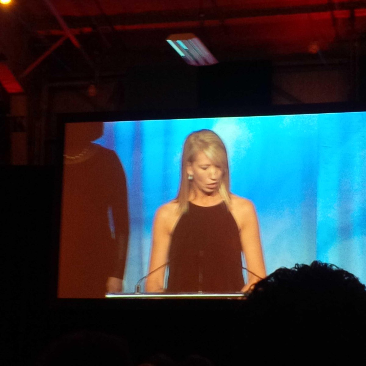 michelletbaker's tweet photo. Donna Williamson presenting the 2015 courage to give back awards. #courage2015 http://t.co/Vb3E8DkeOQ