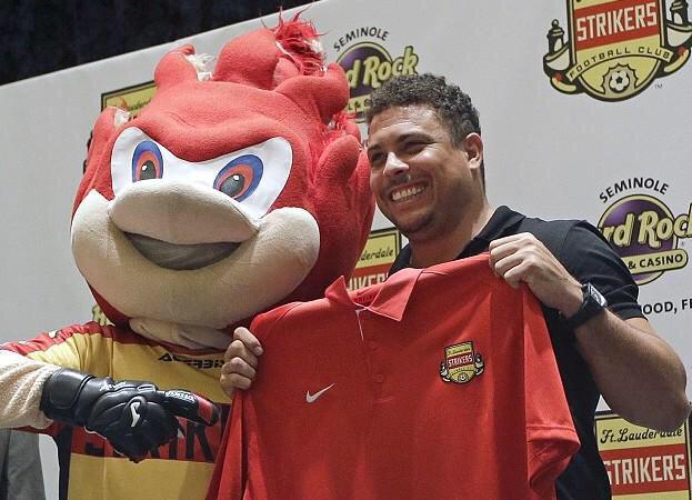 Lideres_Futbol's tweet photo. OFICIAL: Ronaldo es nuevo jugador de Fort Lauderdale Strikers. Vuelve tras 4 años de retiro. #Fichajes http://t.co/ajh7CCcTyi