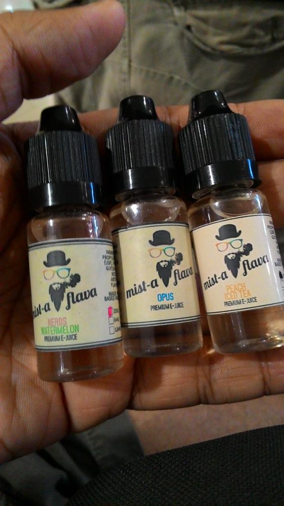 fotografoseis's tweet photo. Hmmmm #vapeporn #vapelife #newjuiceline #tester #freebie #mistaflava #vapebreak #vapeph #qualityvape http://t.co/a1okRoTzoa