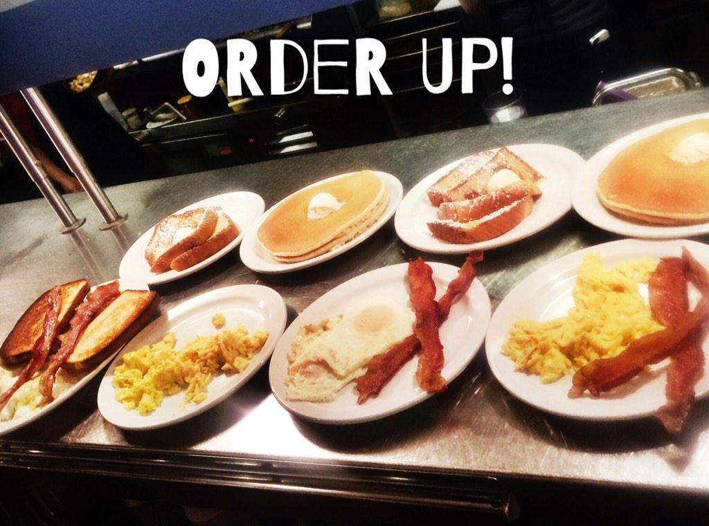 TheDinerTyler's tweet photo. Come and get it! Mmm bacon nom nom nom 😋👏 #pancakes #toast #frenchtoast #eggs #scrambled #sunnysideup #bacon #yum http://t.co/l5RQtWb28g