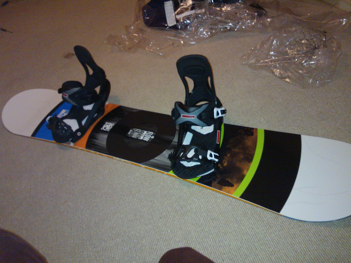 Ali_Bowring's tweet photo. Buzzing to have my first snowboard! http://t.co/e5CaFYvJar