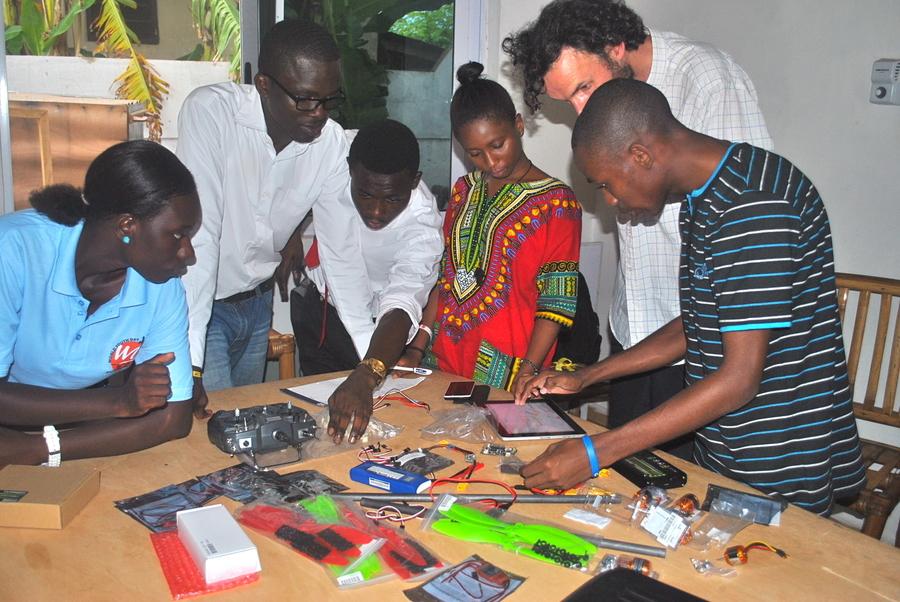 ImpactHubAccra's tweet photo. โ@MobileWebGhana โ Hack for Big Choices - AFRICA #Ghana #Hack4BigChoices http://t.co/ZK9XecOYZu cc @hubaccra http://t.co/dxWI5ZzQPxโ