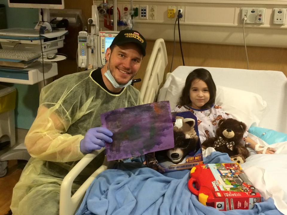 GMA's tweet image. A true superhero! See how @prattprattpratt brought a smile to the kids @chocchildrens: abcn.ws/1y2PKJf