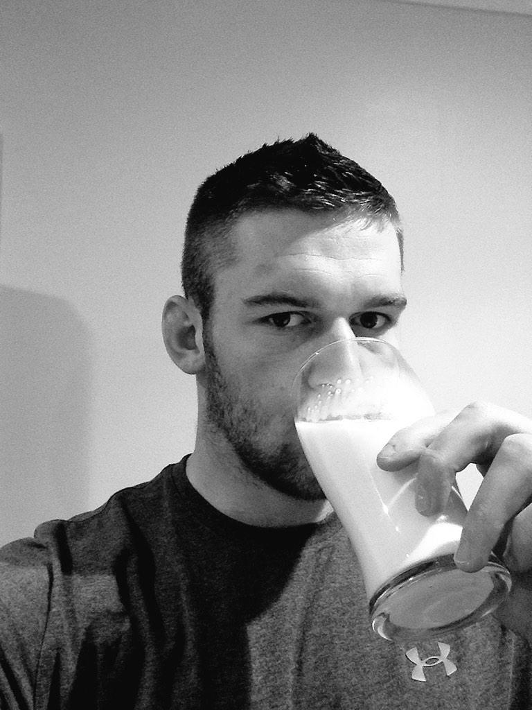 Nice pint before bed lets get behind the dairy farmers going through tough times 👍🐄🐄🐄🐄🐄🐄 #backingfarming #buybritish