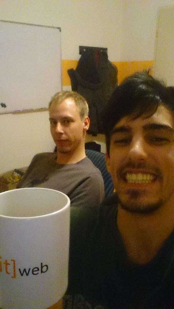 nerdworld_de's tweet image. Calm down. Have a tea. Waiting for #H1Z1 release. #Sonygate #Zombiegate