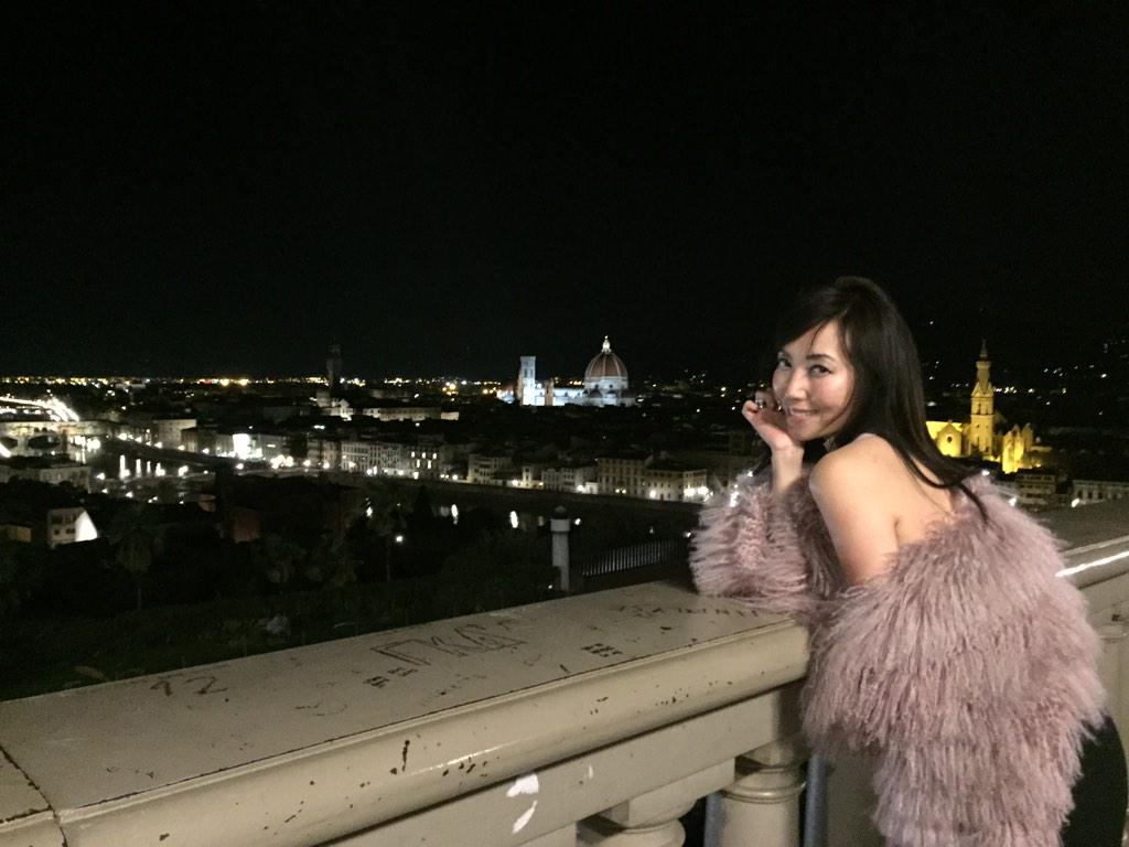BagSnob's tweet photo. Exploring the magical city of Firenze with my girls @miamoretti @DebbySinigaglia @LuisaViaRoma #F4E10 http://t.co/tEuJZq0rW3