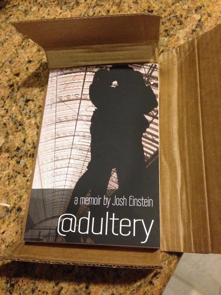 yesimbob's tweet photo. .@dultery 400 pages!!!! I thought Amazon made a mistake and sent me War and Peace instead. http://t.co/5oPFDn1bkH