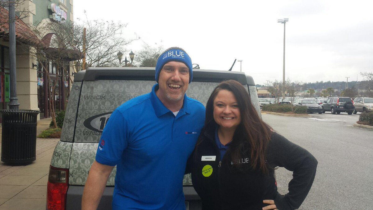 Tumbleweed975's tweet photo. SC Blue with @AmandaJButler and #WNOK #BCBSSC http://t.co/UjFAozGD3x