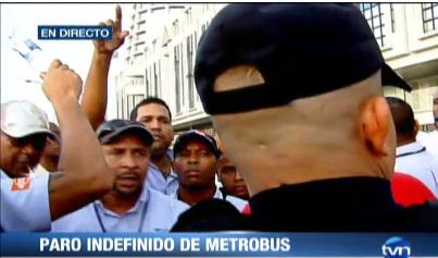¡Tienen que despejar vía y llévense los buses para el patio! Le dice policía a operadores de Metrobús #ParoMetrobús