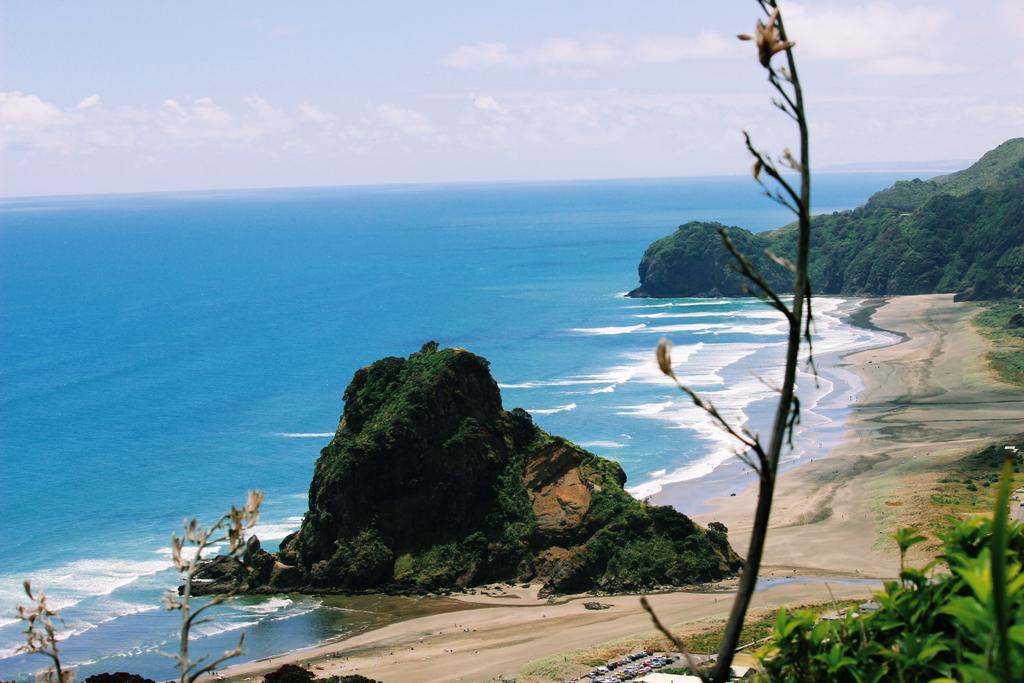 SSLphotography_'s tweet photo. What a view of Piha beach @PureNewZealand . #NZMustDo http://t.co/Ov3T85zzZs