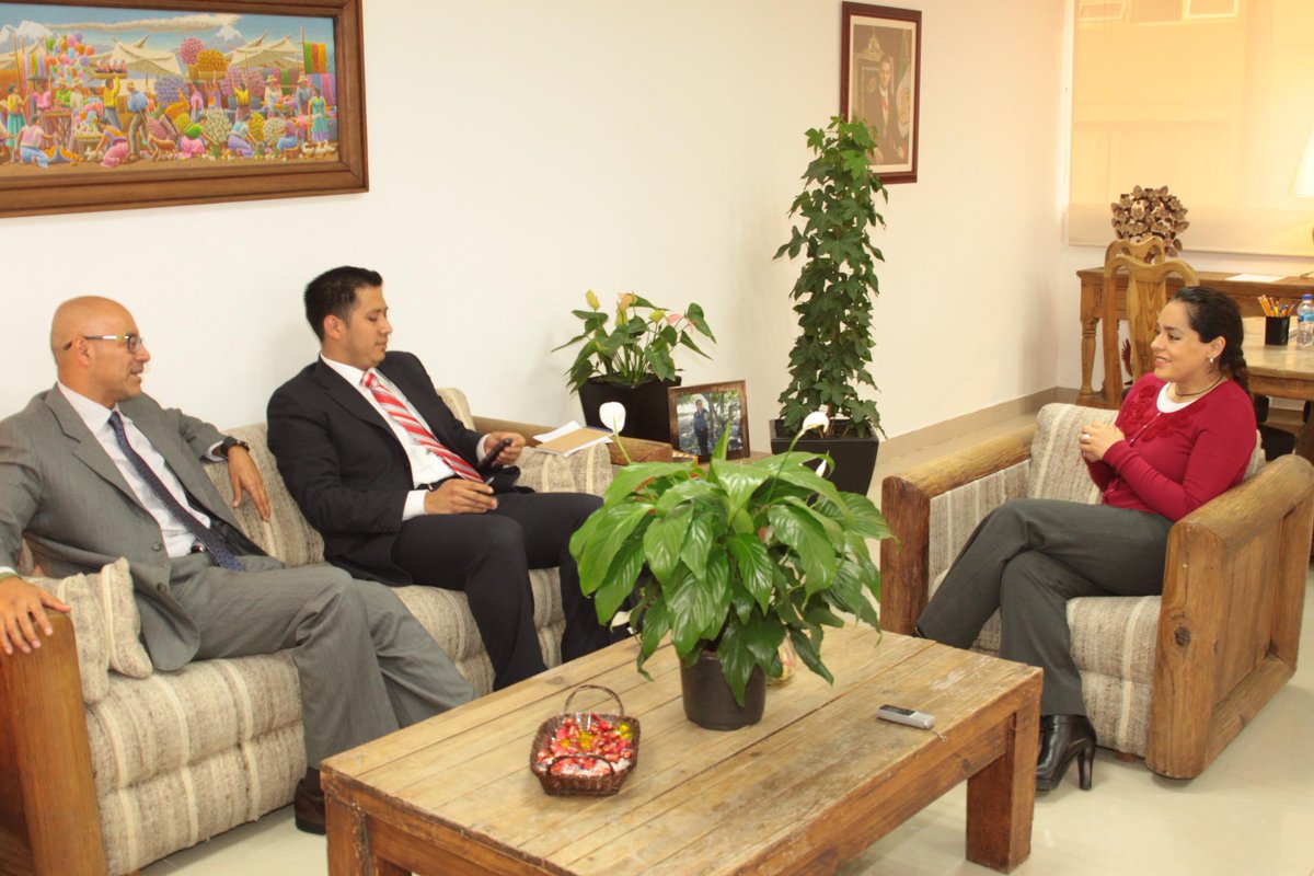 INAESMx's tweet photo. Entrevista a la Directora General del #INAES @narcedaliarmz para la publicación #OaxacaenMéxico de la @Repre_GobOax. http://t.co/I0d7FGipFf