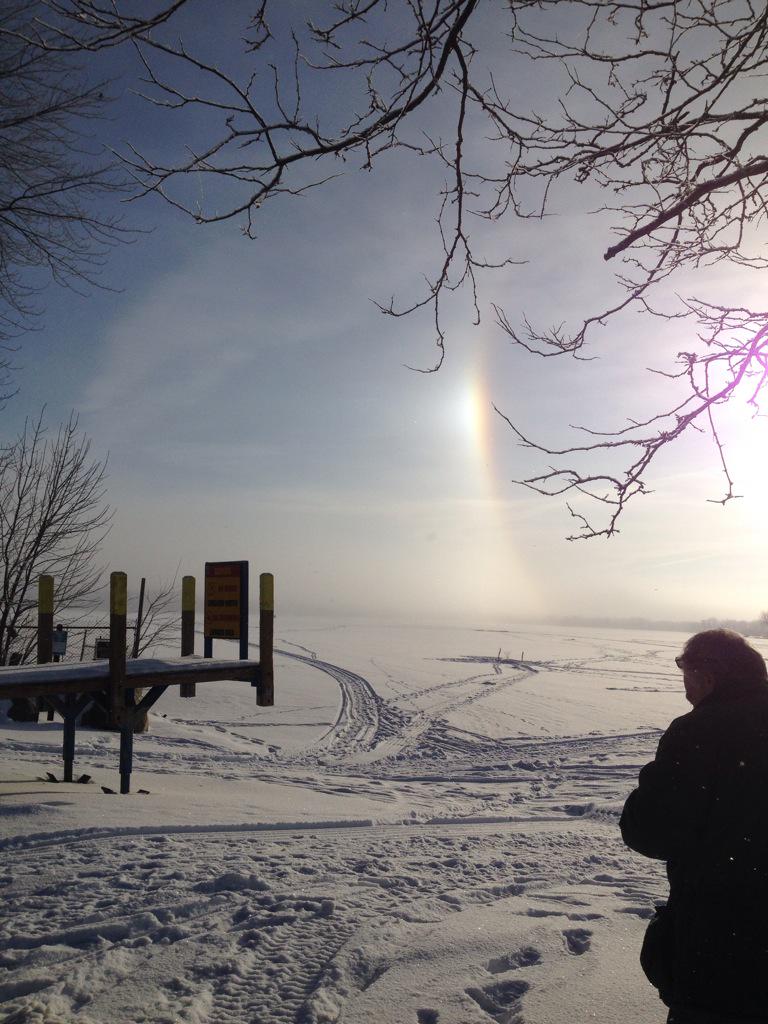 1stWhitney's tweet photo. @BenLocal4  is this a optical phenomena or supralateral arc? Or none http://t.co/FiKXLmL1KR