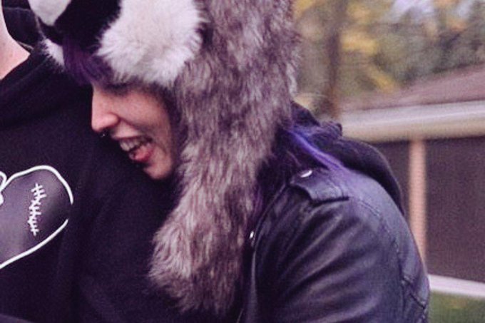 Creando tendencia con mi gorro .. Y ahora lo lleva @A__Velazquez xD http://t.co/8QlgJwhGVp