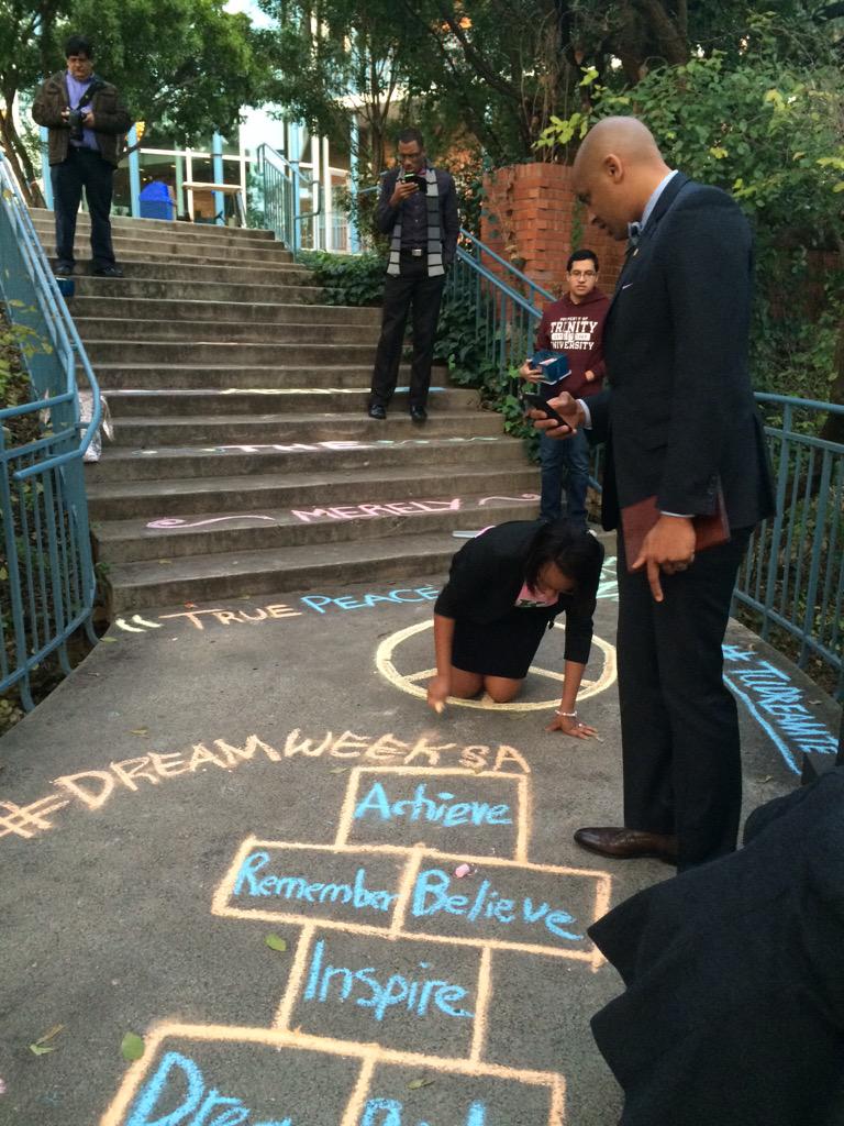 Trinity_U's tweet photo. Thanks for joining the team councilman Warrick! @IvyRTaylor @DreamWeekSA @VisitSanAntonio #TUDreamTeam http://t.co/GuNyrepFlN