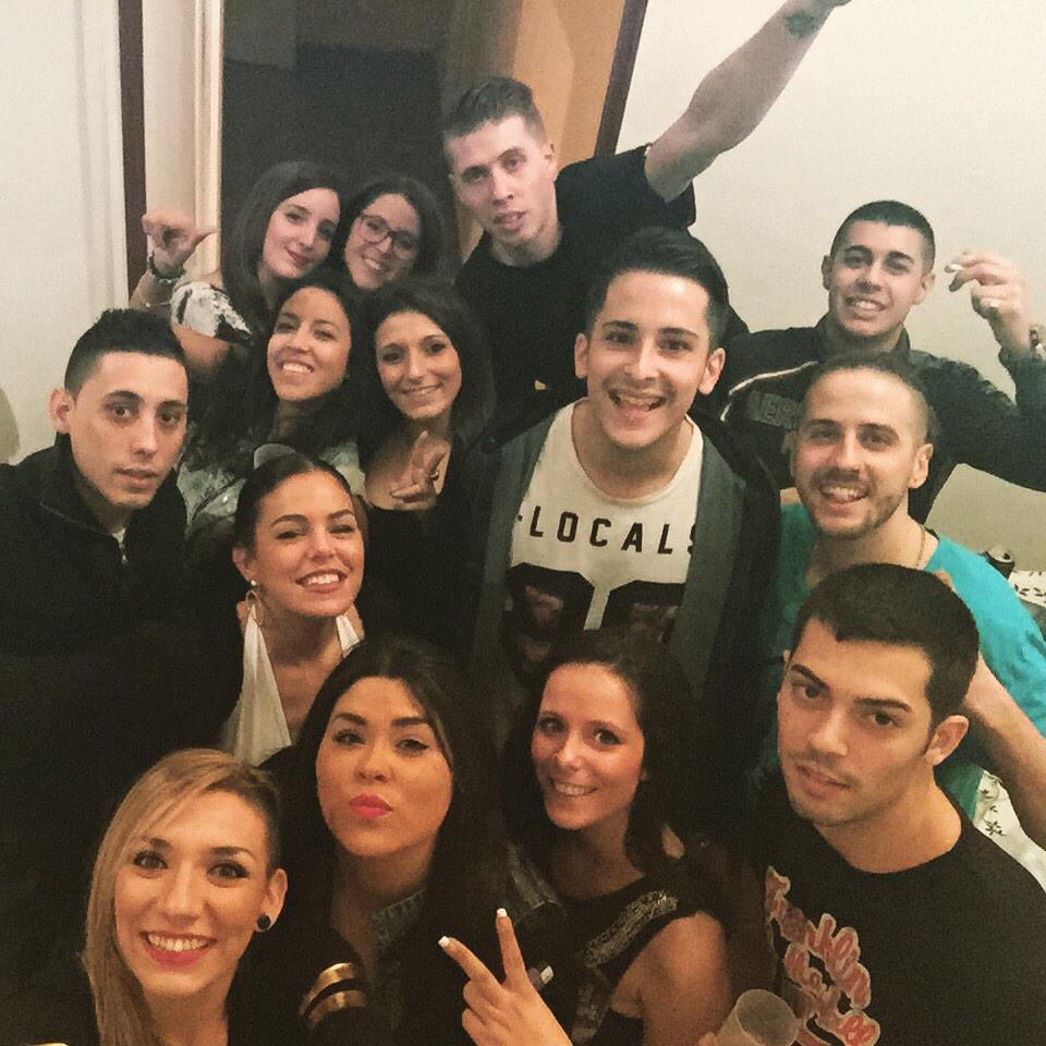 PaulaaHawaiiana's tweet photo. "@paula_GH15:Party Ruini cn mis #ROMASIEMPRE @AinaaLm @VPastoRe1 @CarrioEugeni @suecobarcelona http://t.co/Ram5ishlvO"Oleé!!A Pasarlo bien!☺