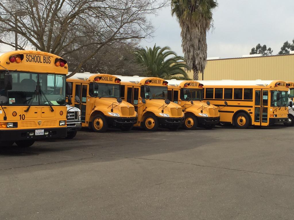 alliantpower's tweet photo. Stopped by our friends @creativebussale in #Sacramento. Helping keep their fleet moving! #vt365 #vt275 #maxxforce7 http://t.co/gby5aOQhhe