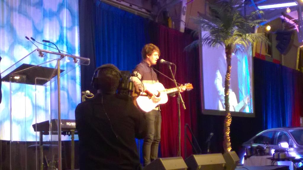 HeidiPdot's tweet photo. The talented @carletonstone sings for #courage2015 @familysos http://t.co/wTlH9EPQ7t
