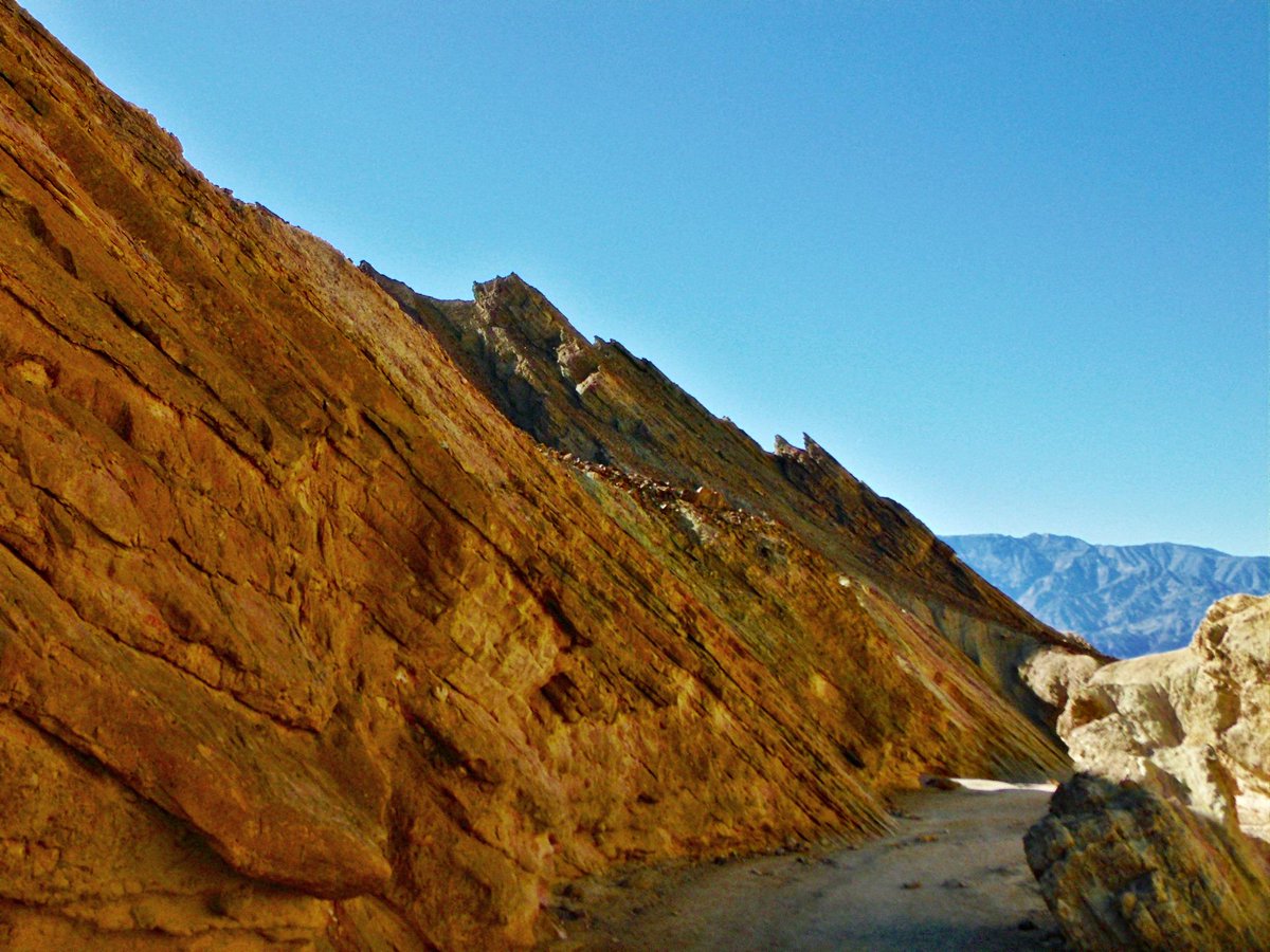 BrushEffect_art's tweet photo. Golden Canyon hike. #deathvalleynationalpark #hikingfever #inspired http://t.co/9latNuy8E9