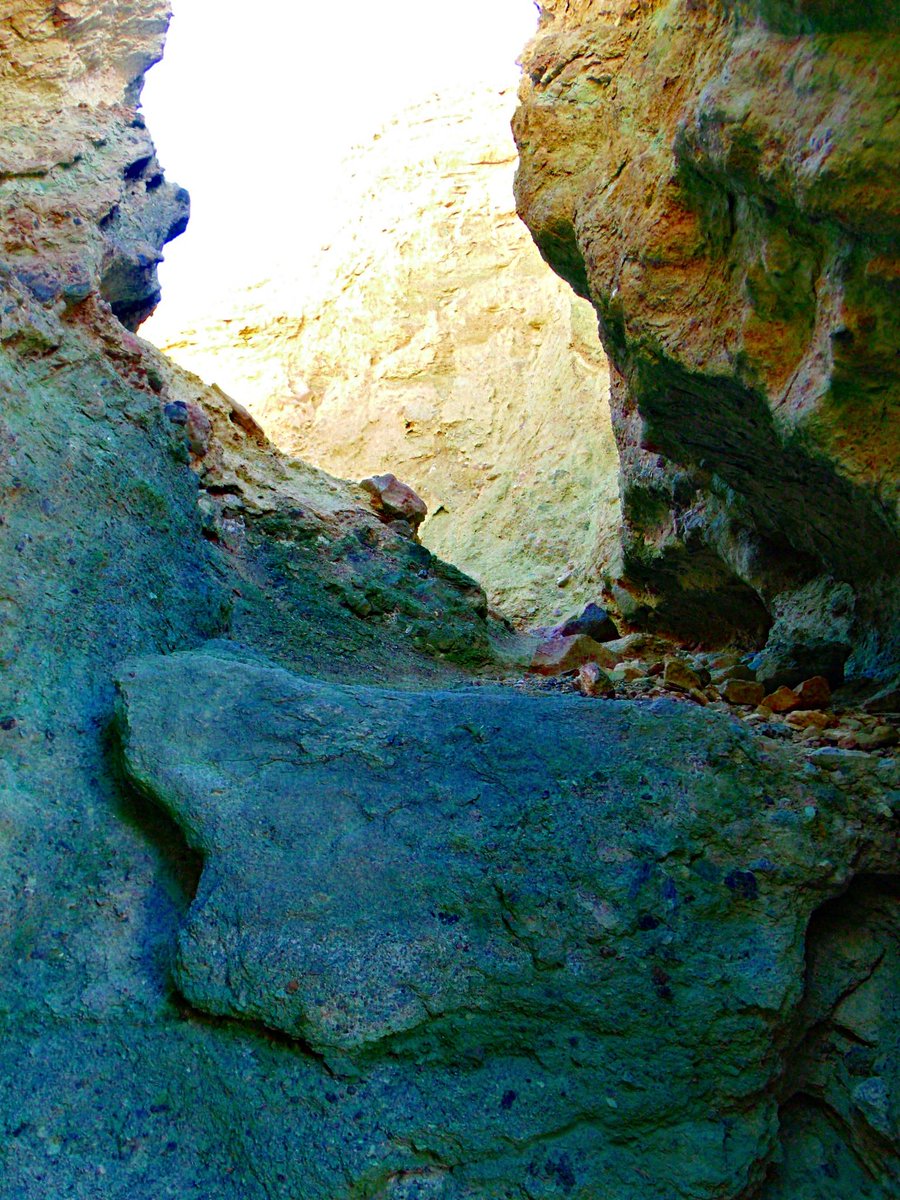 BrushEffect_art's tweet photo. Golden Canyon hike. #deathvalleynationalpark #hikingfever #inspired http://t.co/9latNuy8E9