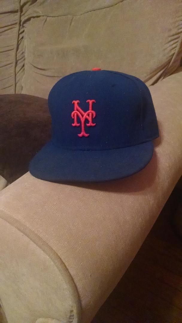 Mets's tweet photo. Nothing beats a classic! RT @SirSketchIV: @Mets the one and only! #Mets #MetsHat http://t.co/KdRfSSZWHY