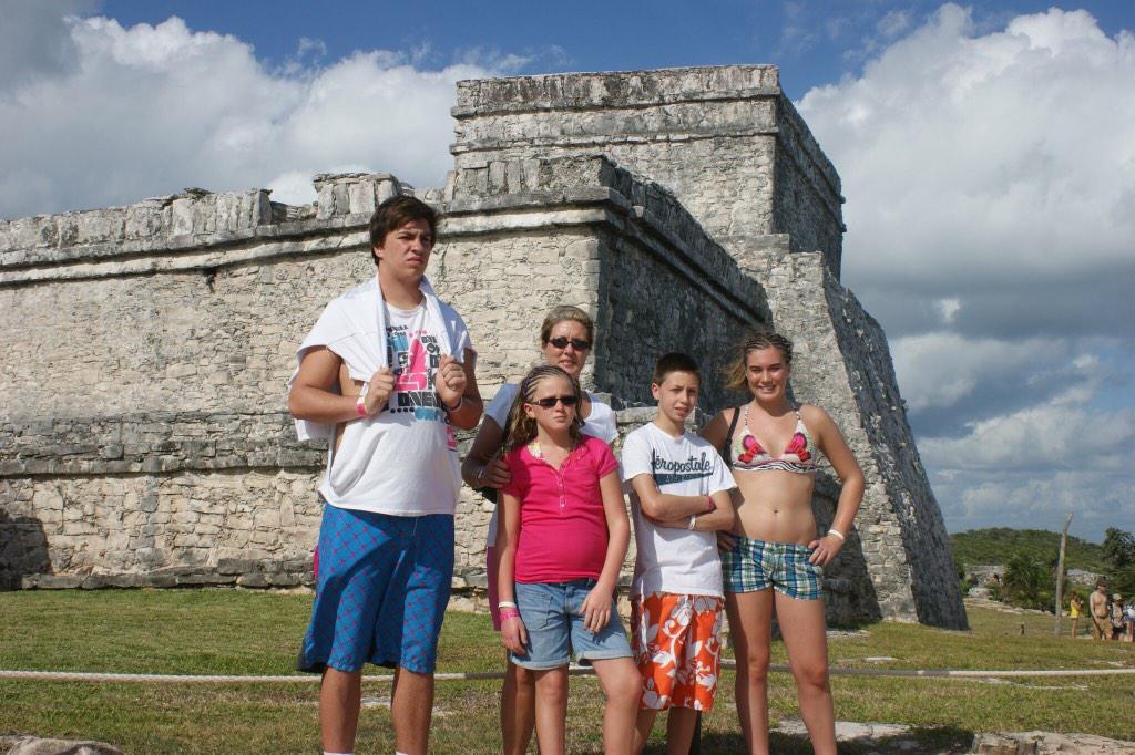 Davis21Sydney's tweet photo. Going through Mexico pictures. Really miss it😩 wish I could find some from 2007 and 2008!🌴☀️ #mexico2009 #mexico2013 http://t.co/bmWJObedU9