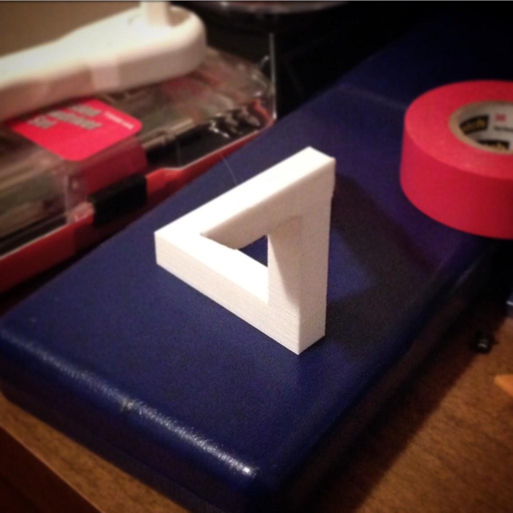QUESTPACT's tweet photo. Wrap your head around this one! #3dprint #3dprinting #FELIXprinters #NeverEndingTriangle @FELIXprinters http://t.co/LDaa8CByVT