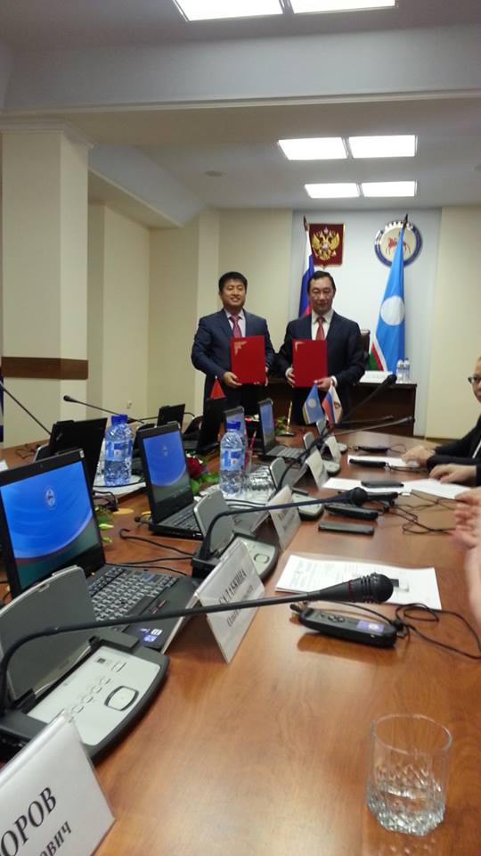 NorthernForum's tweet photo. Подписание соглашения между городом Якутск и Китайской компанией "Чжода". http://t.co/sGsA5BKdpo