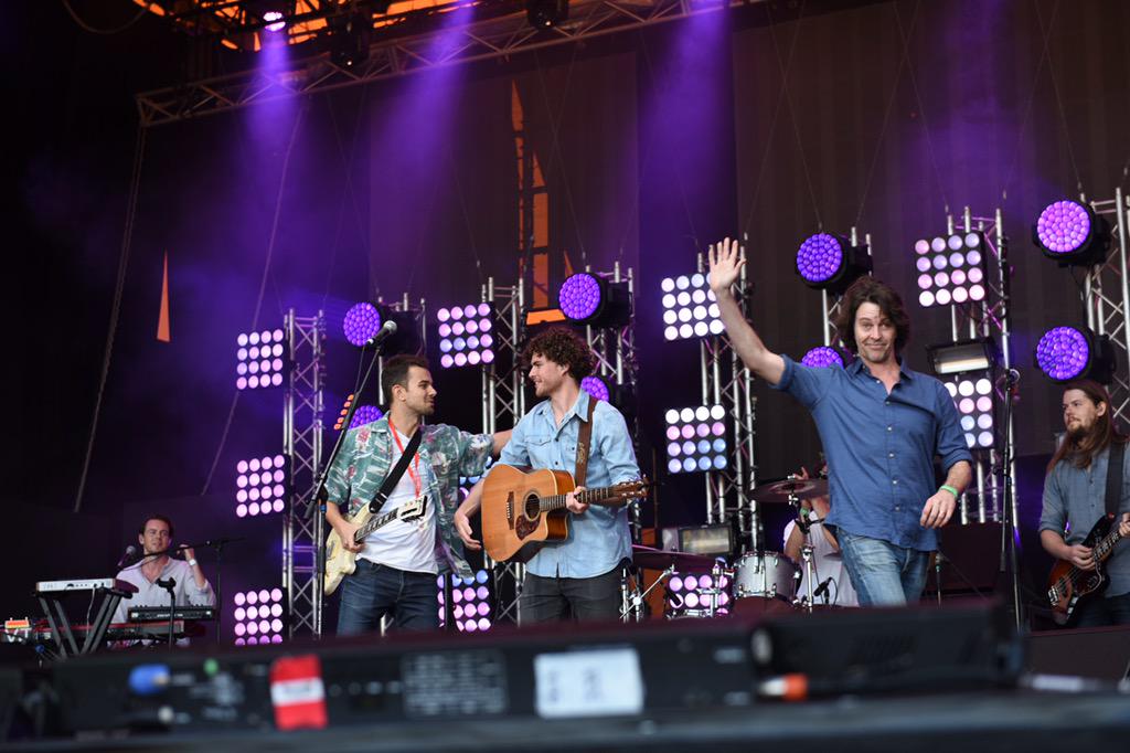 musicfeeds's tweet photo. .@bigscarymusic and @bernardfanning joining @vancejoy on stage for Beat The Drum #BeatTheDrum @triplej http://t.co/C4485dfvCs