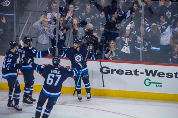 stefvee92's tweet photo. Ohhhh well hey I see us @melh4prez @cassiehalpenny #gojetsgo http://t.co/KZgOmCq4Nq