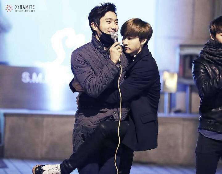 DONGHAEisMINE's tweet photo. Lol Hyukjae you really act like a monkey 🐒 wonhyuk tho :3 http://t.co/kRwoImWcJb