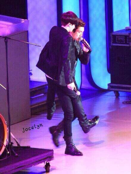 DONGHAEisMINE's tweet photo. Lol Hyukjae you really act like a monkey 🐒 wonhyuk tho :3 http://t.co/kRwoImWcJb