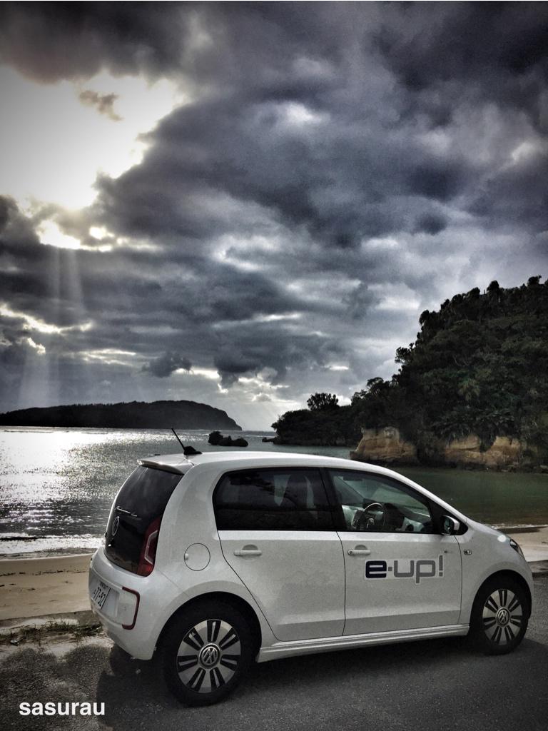 sasurau's tweet photo. 西表島を e-up! でクルーズ。狭い場所もコンパクトな車体で楽々。 #e_up! http://t.co/yQ8ayspZ4A