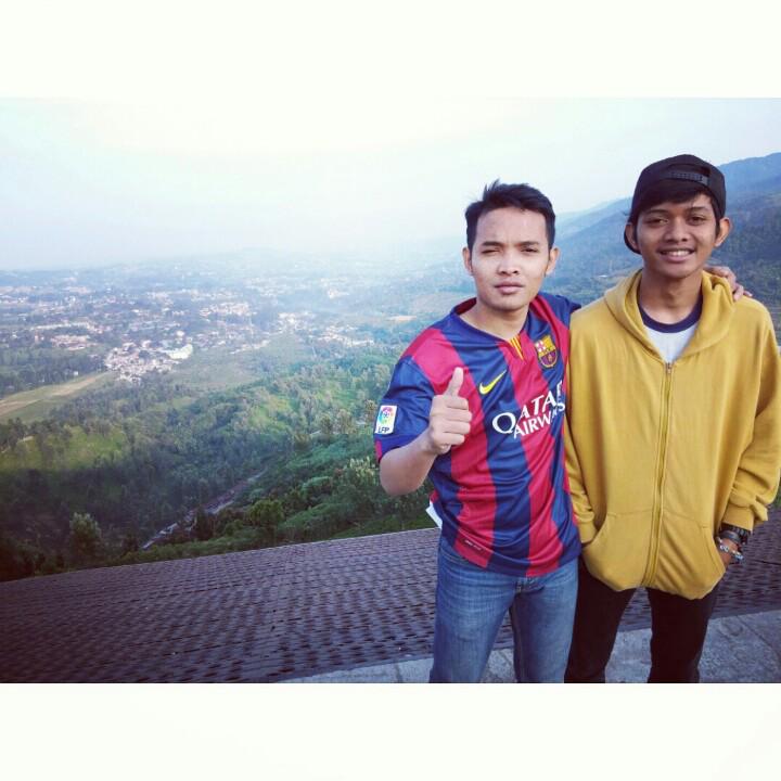 ErwinWidarta's tweet photo. @FCB_Indonesia Nih min dari puncak Bogor #BlaugranaFriday http://t.co/NtXnhH5tx7