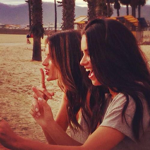 FantasyBraAngel's tweet photo. Take me back to that day with @WingsAndGlitter #BeachLife http://t.co/YqDkU1zQaw