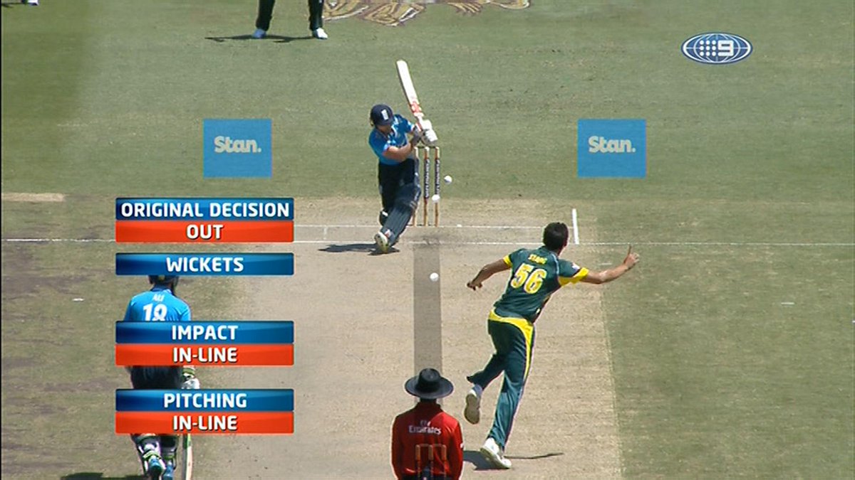 cricketcomau's tweet photo. Reckon Starc enjoyed that first over! Ali (1*) and Root (4*) out in the middle now: http://t.co/ZqEdYfw2kq #AUSvENG http://t.co/URpINsSFwK