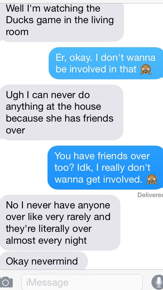 roommatefrmhell's tweet image. Told my roommate the other roommate had friends in the living room and she got so mad about it. #roommatesfromhell