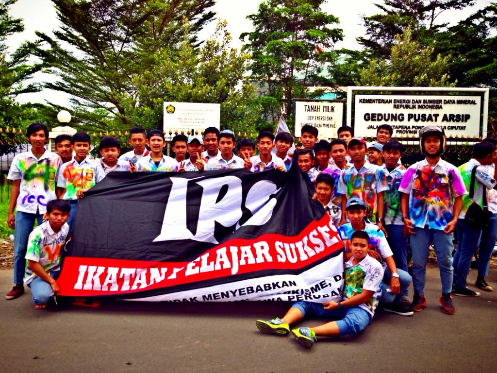 VCR2014's tweet photo. Kapan kita mau ngmpl kaya gini lagi? @Manyos420 @Wadon2014  @Riianpriambodo @eryDS @APratamaP @FerlyJ @SMANegri4 http://t.co/crkBXF1xuA
