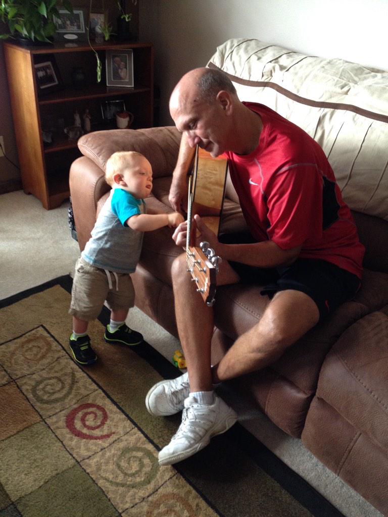 paulTennyson1's tweet photo. Sebby and GP #jammin http://t.co/Gc9S2wyVpZ
