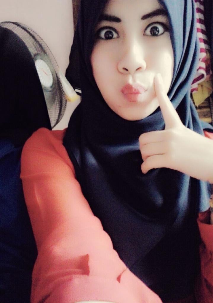 NoviMahdalena17's tweet photo. Haha http://t.co/cvLHMusO8U