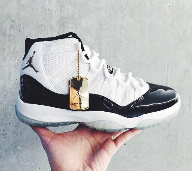 SneakerBlazed's tweet photo. RT for left
Fav for right http://t.co/6z7H6hzeb0