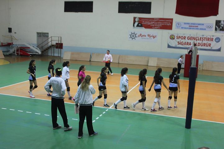 Egevoley's tweet photo. Yildiz takimimiz @cerenn_BARIS @Dilara_Cicekk @iremteciman @nazo125 @SudeBuldanli sevval serife zehra sema http://t.co/K3EtVKjeAV