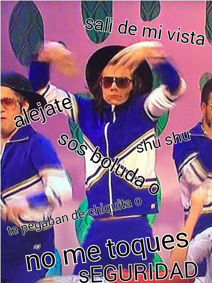 carolinamood's tweet photo. "harry se garcha ochenta pibas por noche y vos crees en larry porque no lo podes superar" http://t.co/UPytuDo9qe