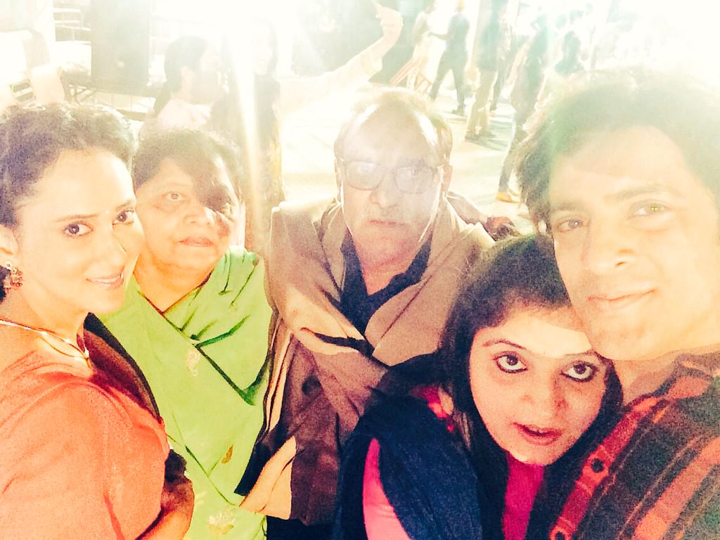 VikkasManaktala's tweet photo. Family time. Love it. :) http://t.co/OKAvDpjhJT