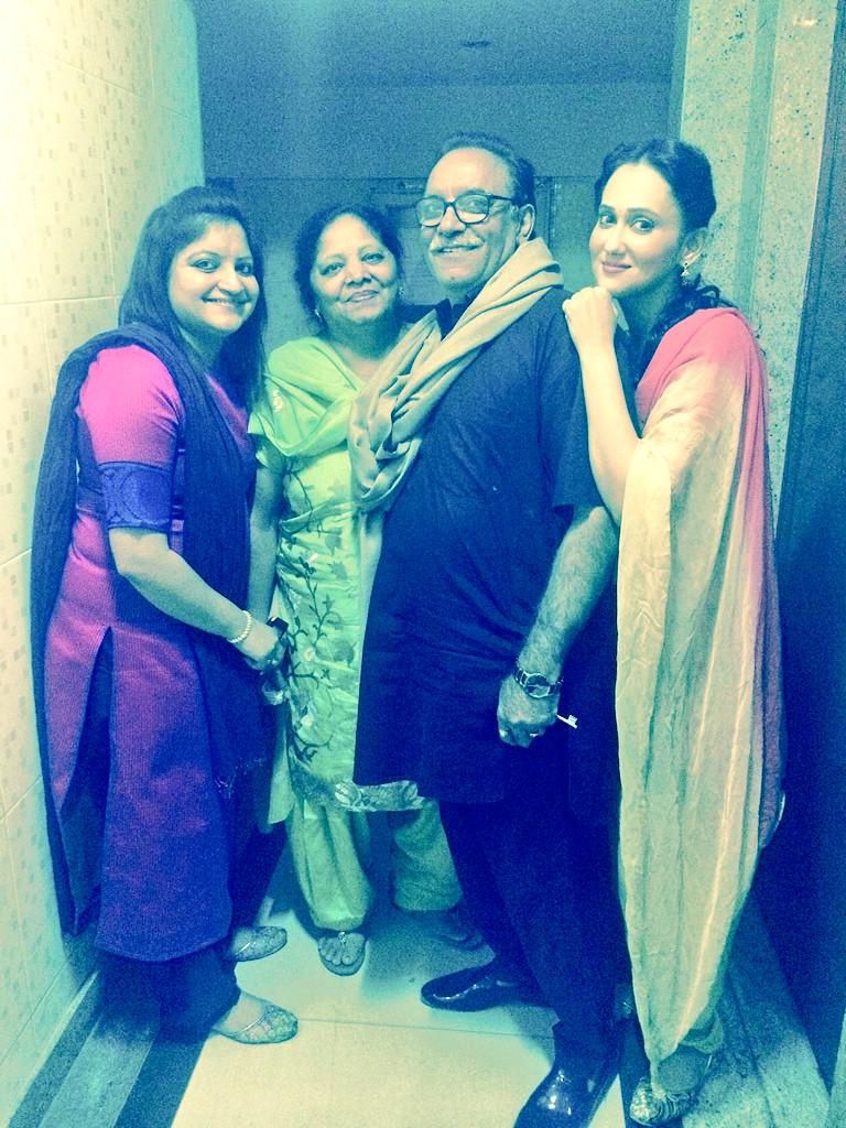 VikkasManaktala's tweet photo. Family time. Love it. :) http://t.co/OKAvDpjhJT