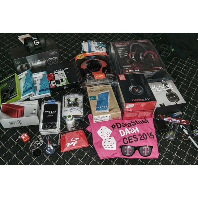 JMillionNYC's tweet image. Gadget Haul from @intlces. #allthecoolgeeks #tech #datastash #tmobile #lasvegas #gstylem... ift.tt/1sFeO8P