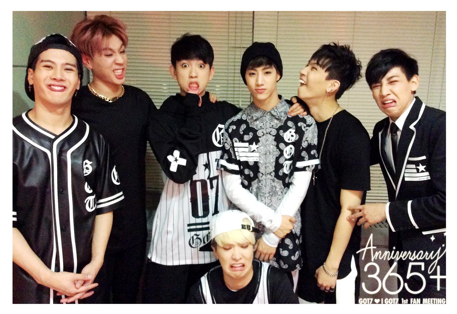 B7coEoICAAIROT9.jpg:large