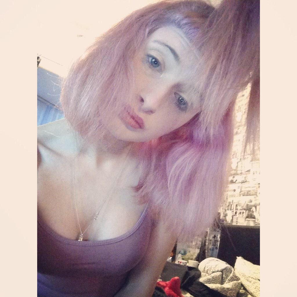 LucyKitty1's tweet photo. Selfie 💁 http://t.co/kLPBV3Qorz