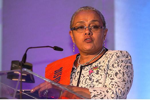 Nairobi_News's tweet photo. First Lady's vehicle impounded. http://t.co/YzIV12JSWR http://t.co/yZbWFkZz1R