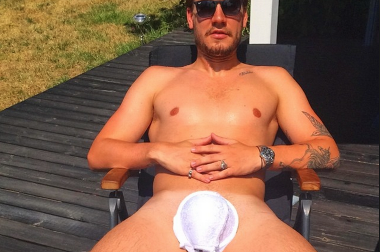 Happy Birthday Lord Nicklas Bendtner, here\s his greatest moment in football. 