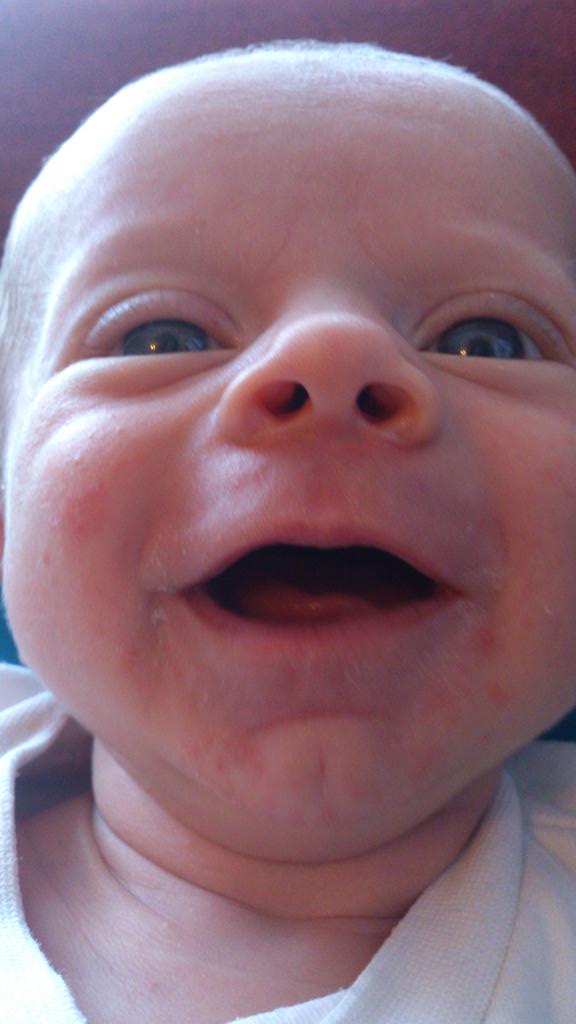 SarahAinger's tweet photo. #HappyMap Baby George Ainger's first smile on camera aged 23 days! http://t.co/WOhr1tCT2R